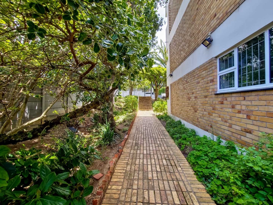 To Let 2 Bedroom Property for Rent in Gardens Western Cape